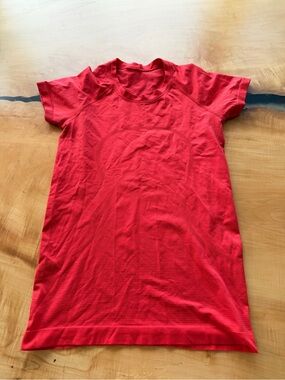 Lululemon hip length Red Short-Sleeve Active Tee- swiftly tech